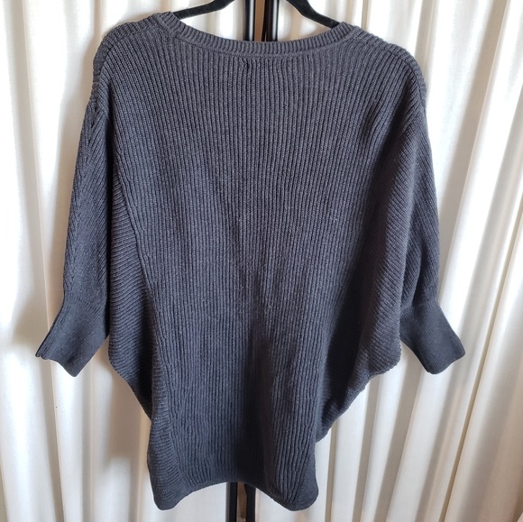 Express sz M dark gray color v-neck sweater - Picture 2 of 3